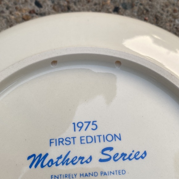 Vintage 1975 Mothers Series Rabbit Plate - Picture 6 of 6